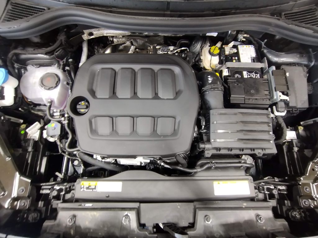 2025 Volkswagen Tiguan SE R-Line Black photo 5