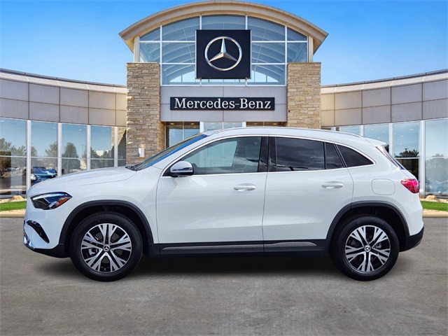 2025 Mercedes Benz GLA 250 4MATIC photo 2