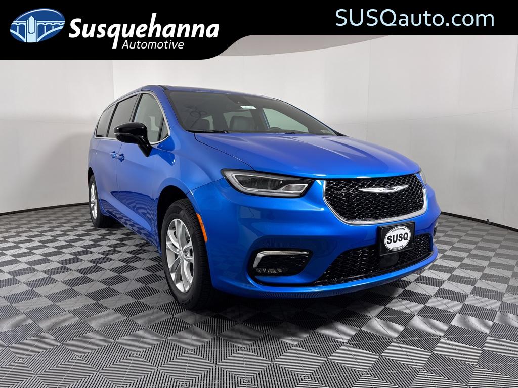 2026 Chrysler Pacifica Select's photo