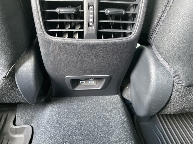 2025 Toyota Corolla Cross XLE photo 11