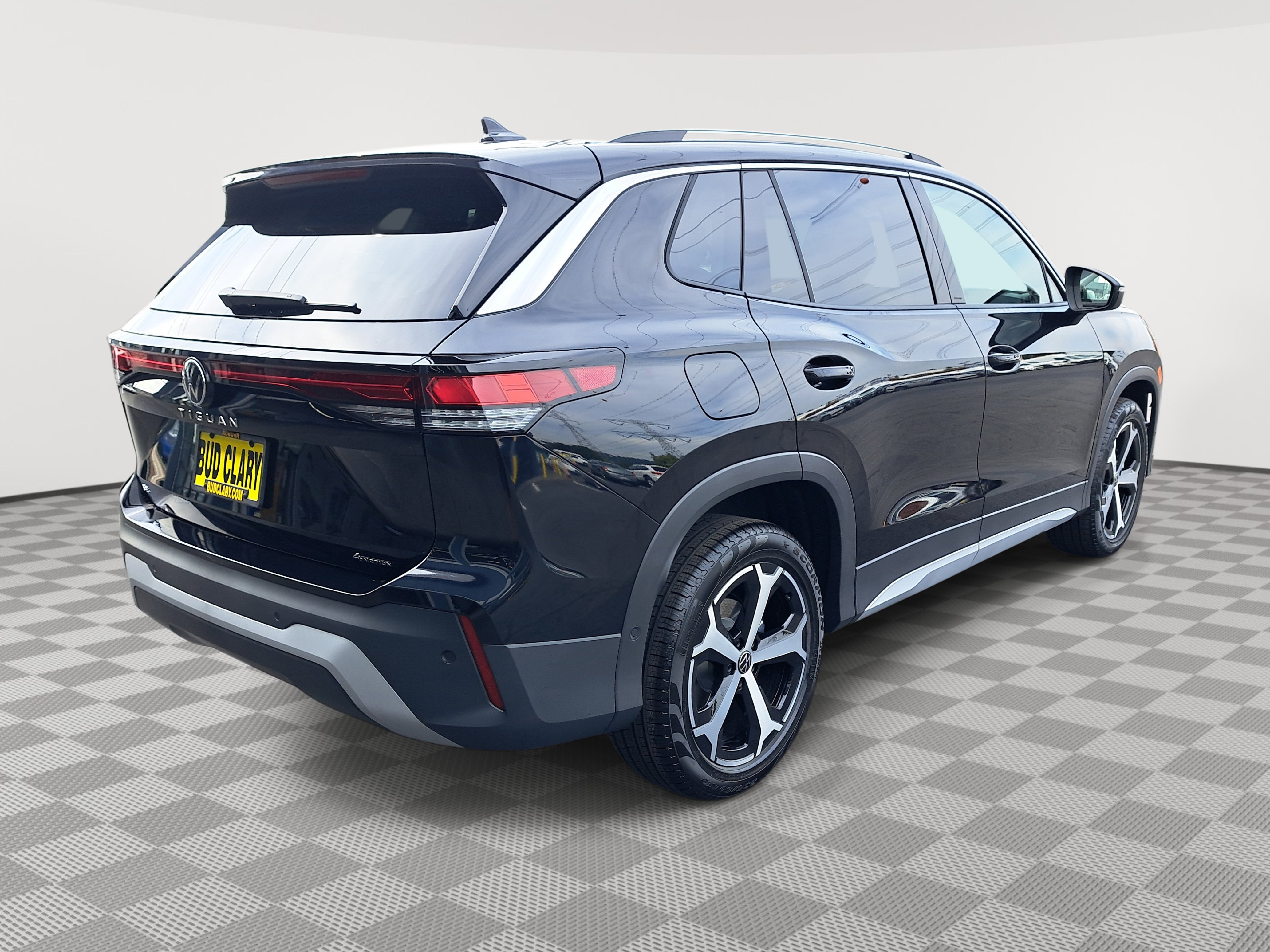 2025 Volkswagen Tiguan SE photo 3