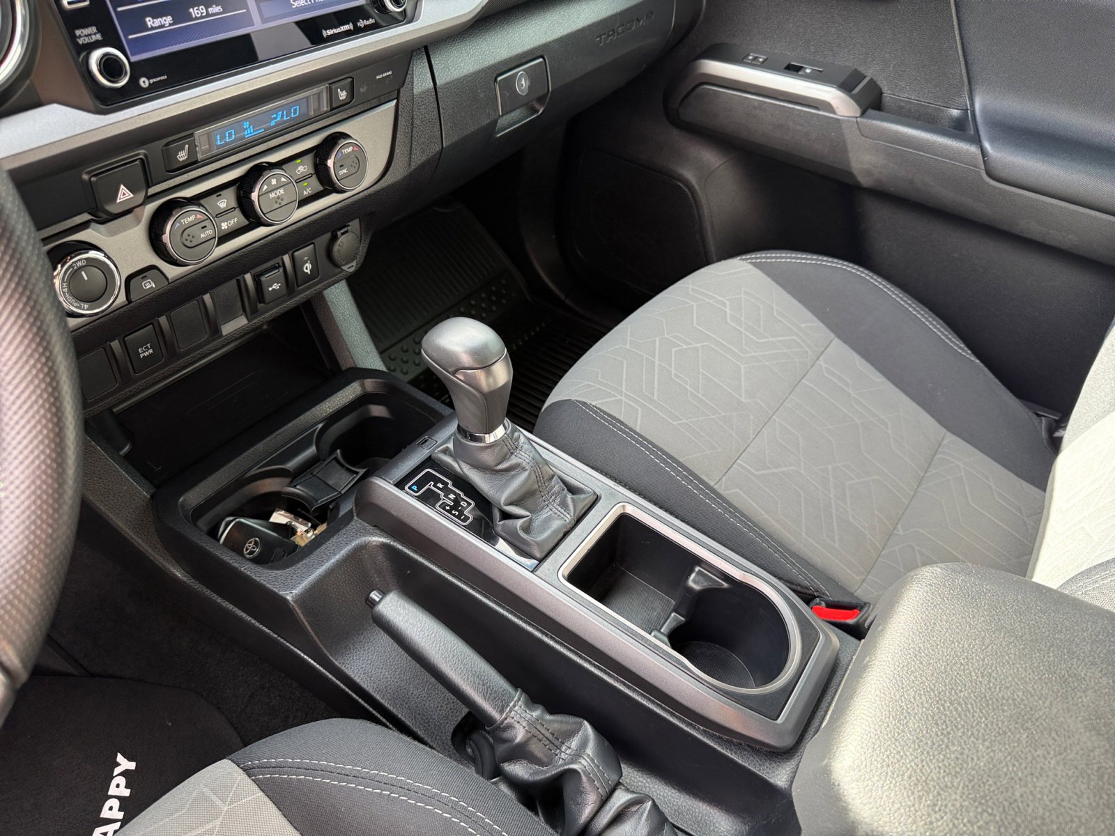 2022 Toyota Tacoma TRD Off-Road photo 13