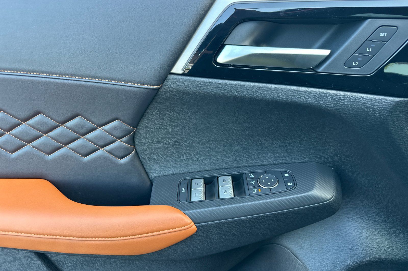 2025 Mitsubishi Outlander SEL Platinum GT photo 10