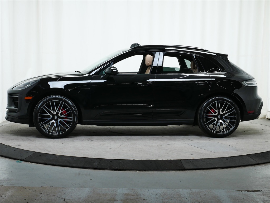 2025 Porsche Macan S photo 2