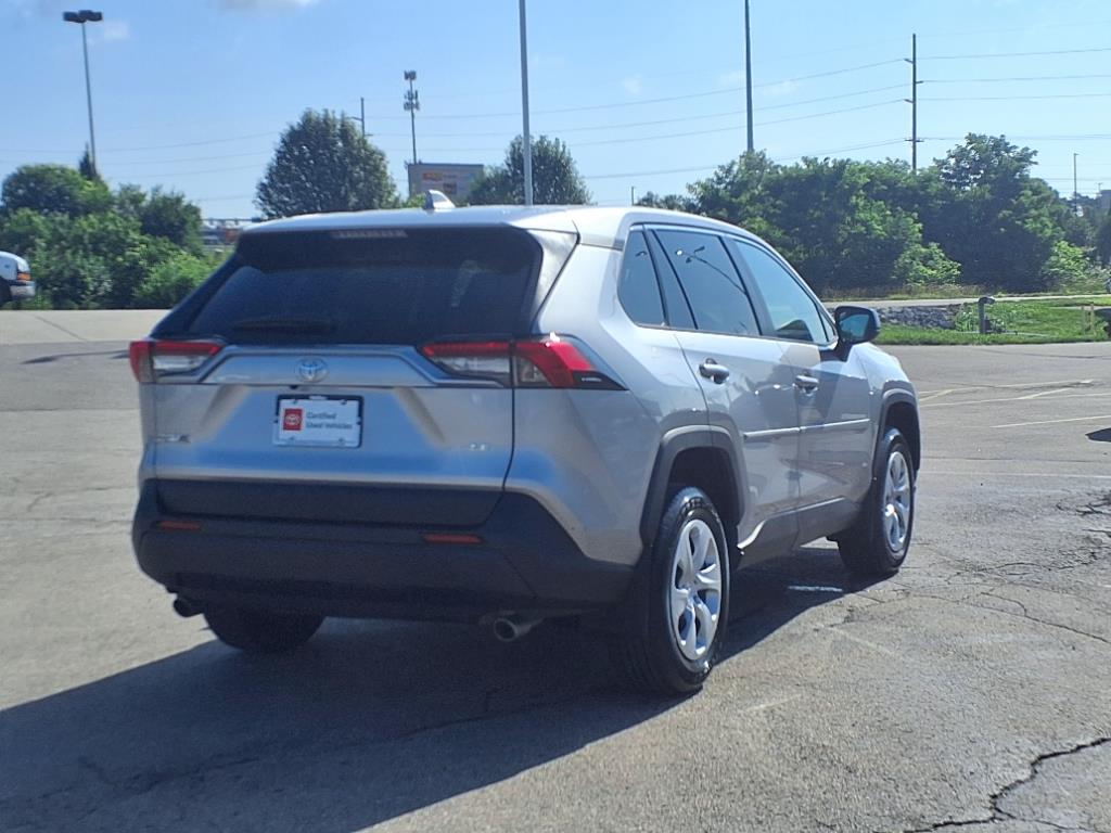 2024 Toyota RAV4 LE photo 3