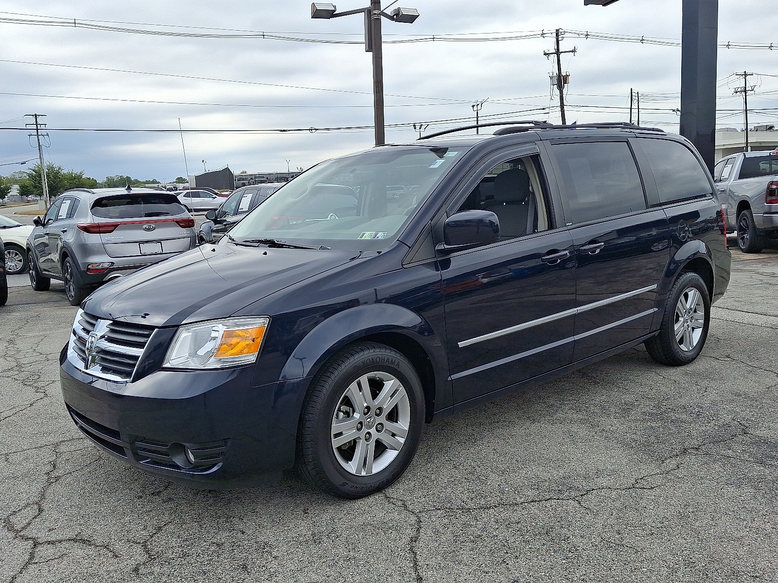 2010 Dodge Grand Caravan SXT Crew photo 3