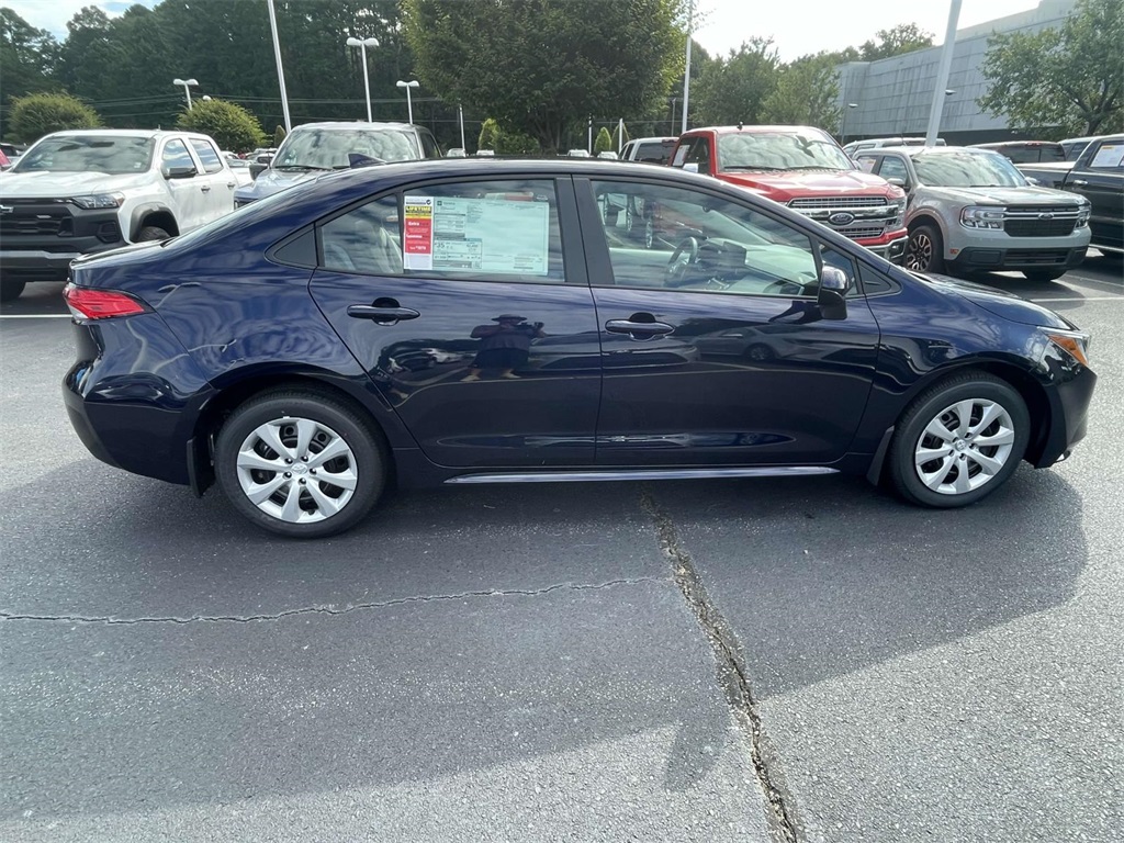2025 Toyota Corolla LE photo 8