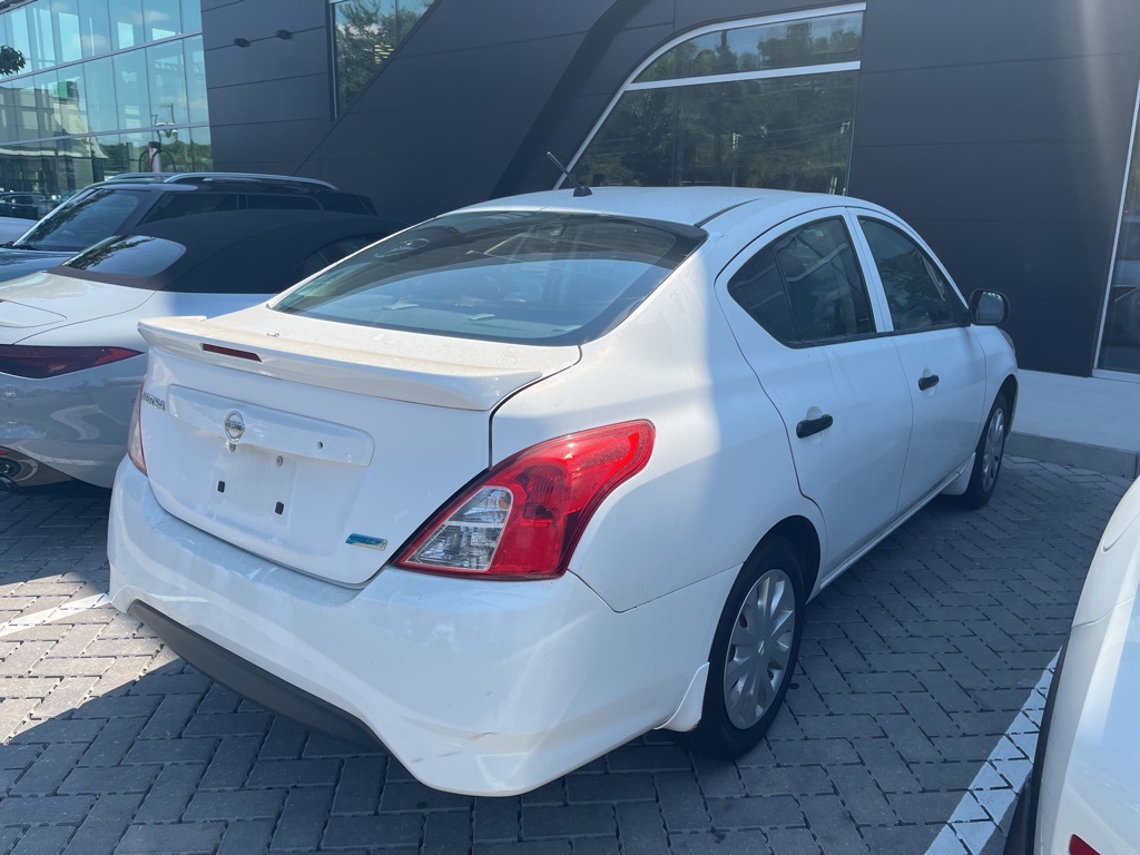2015 Nissan Versa 1.6 Plus photo 5