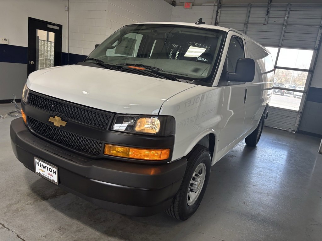 2025 Chevrolet Express Cargo 2500 photo 4