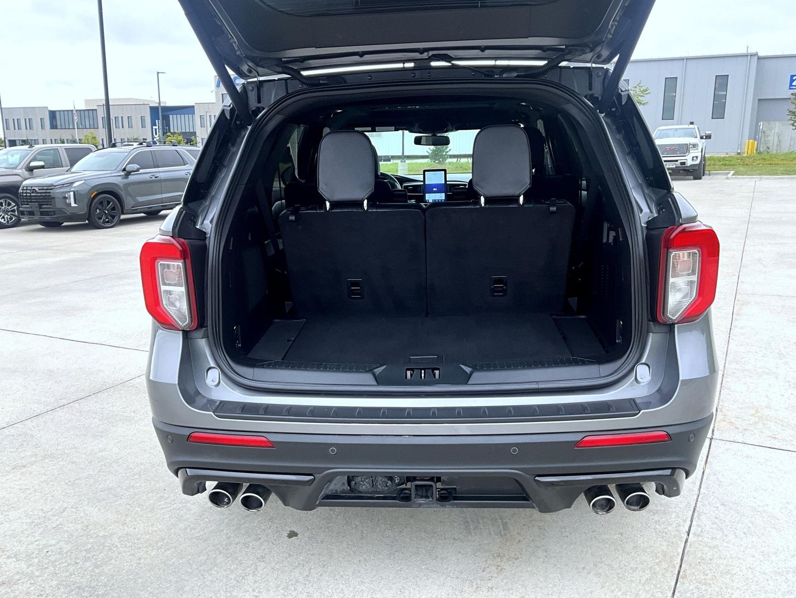 2021 Ford Explorer ST photo 3