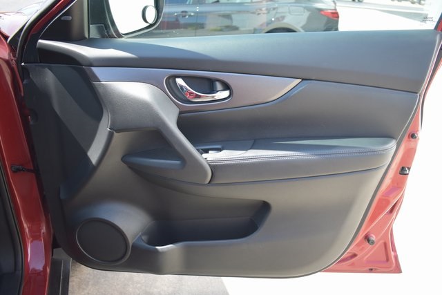 2016 Nissan Rogue SV photo 15