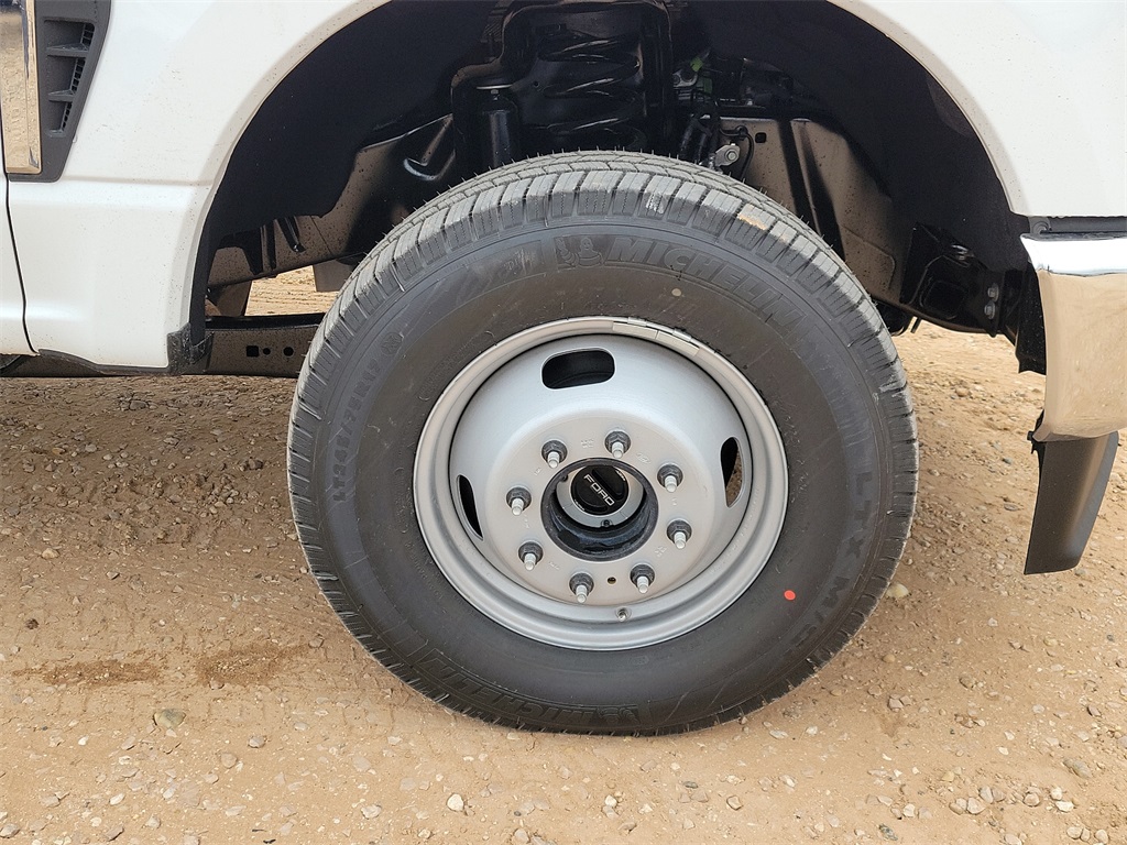2025 Ford F-350 photo 14