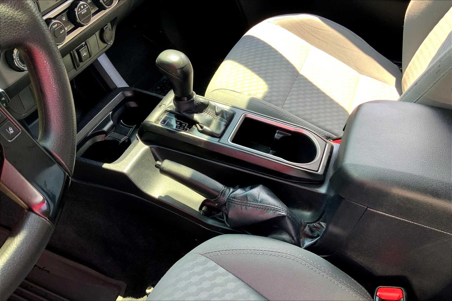2023 Toyota Tacoma SR 4x4 photo 14