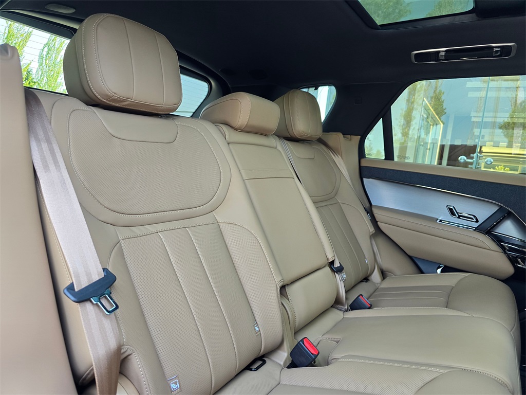 2025 Land Rover Range Rover Sport SE photo 27