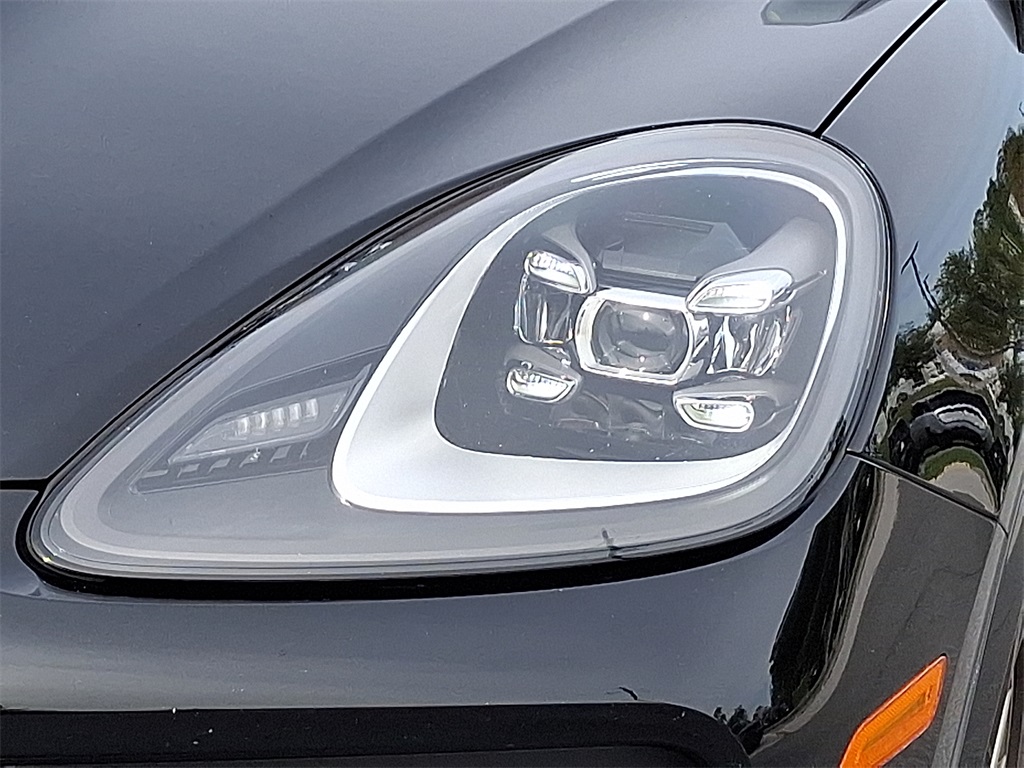 2023 Porsche Cayenne Platinum Edition photo 9
