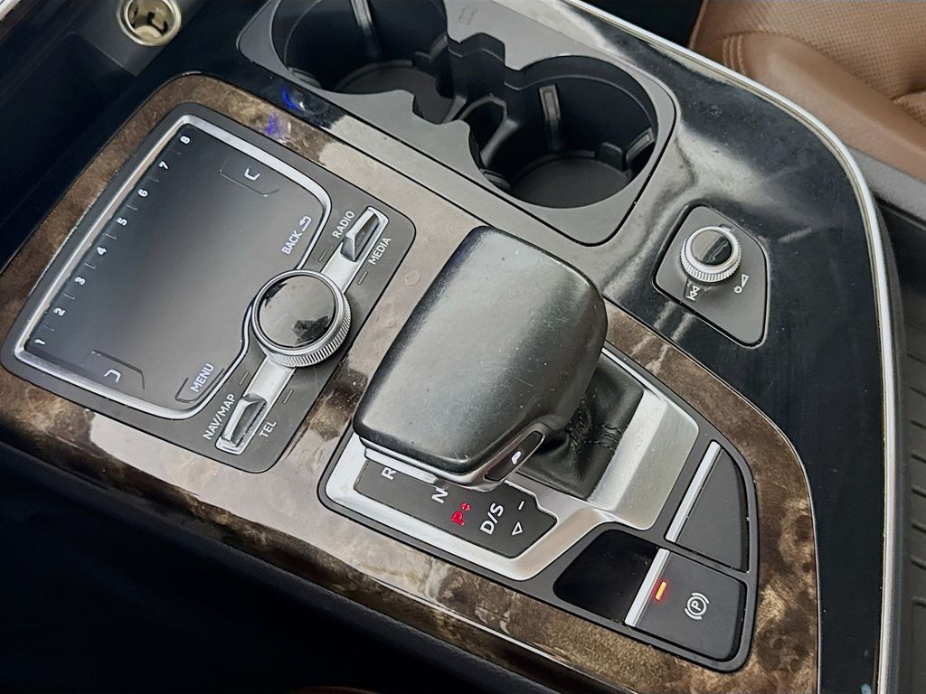 2017 Audi Q7 3.0T Prestige photo 18