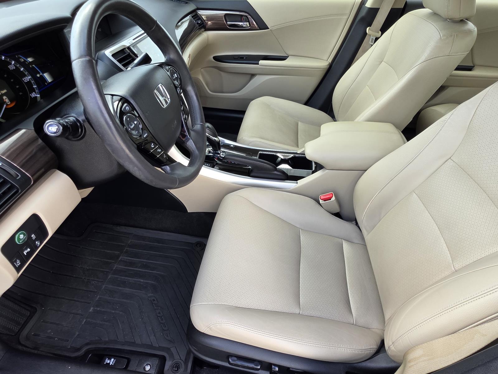 2017 Honda Accord Hybrid Touring photo 4