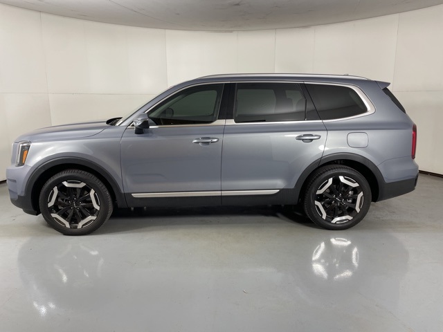 2025 Kia Telluride S photo 3