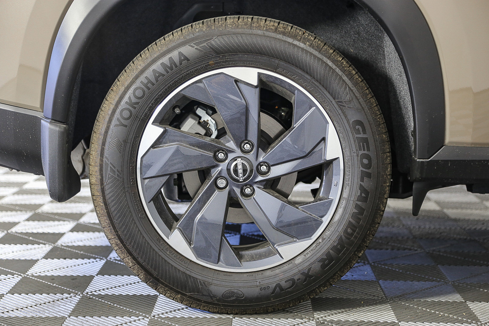 2025 Nissan Rogue SV photo 10