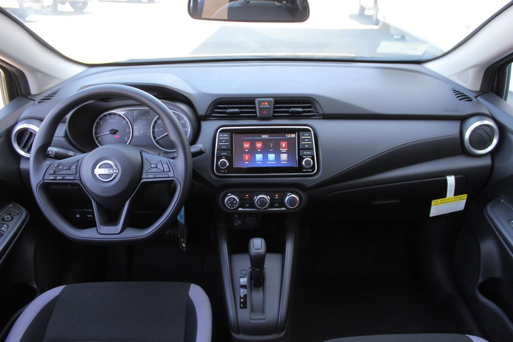 2025 Nissan Versa 1.6 S photo 17