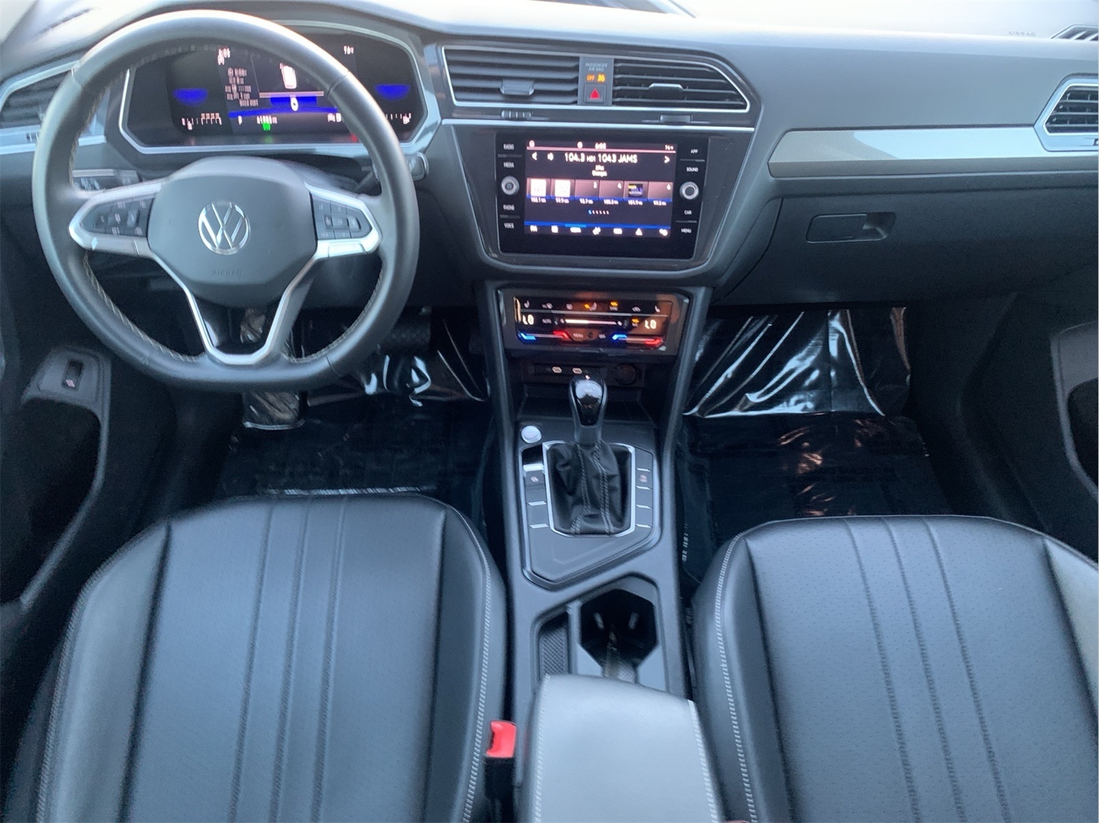 2024 Volkswagen Tiguan SE Wolfsburg Edition photo 23