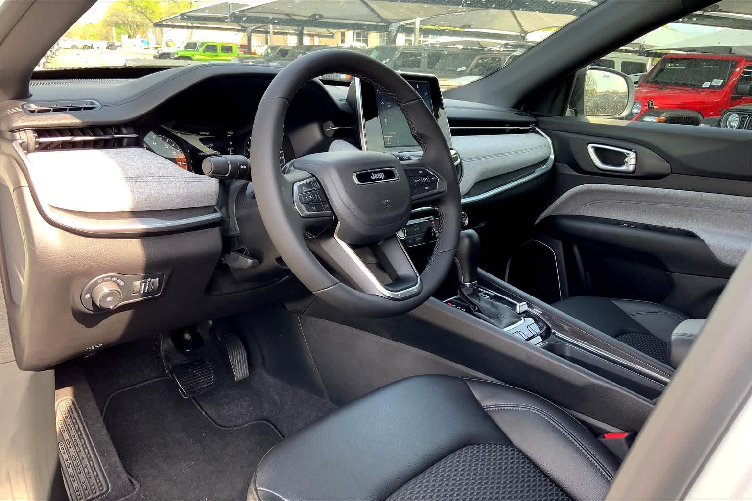 2025 Jeep Compass Latitude photo 3