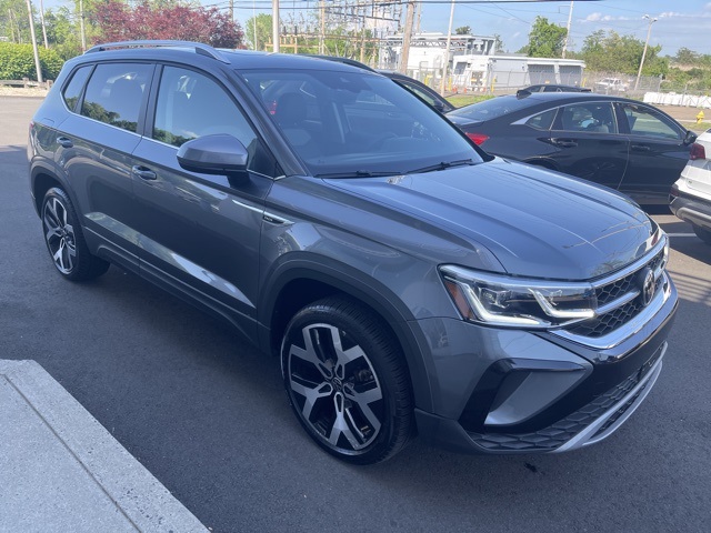 2022 Volkswagen Taos SEL photo 4