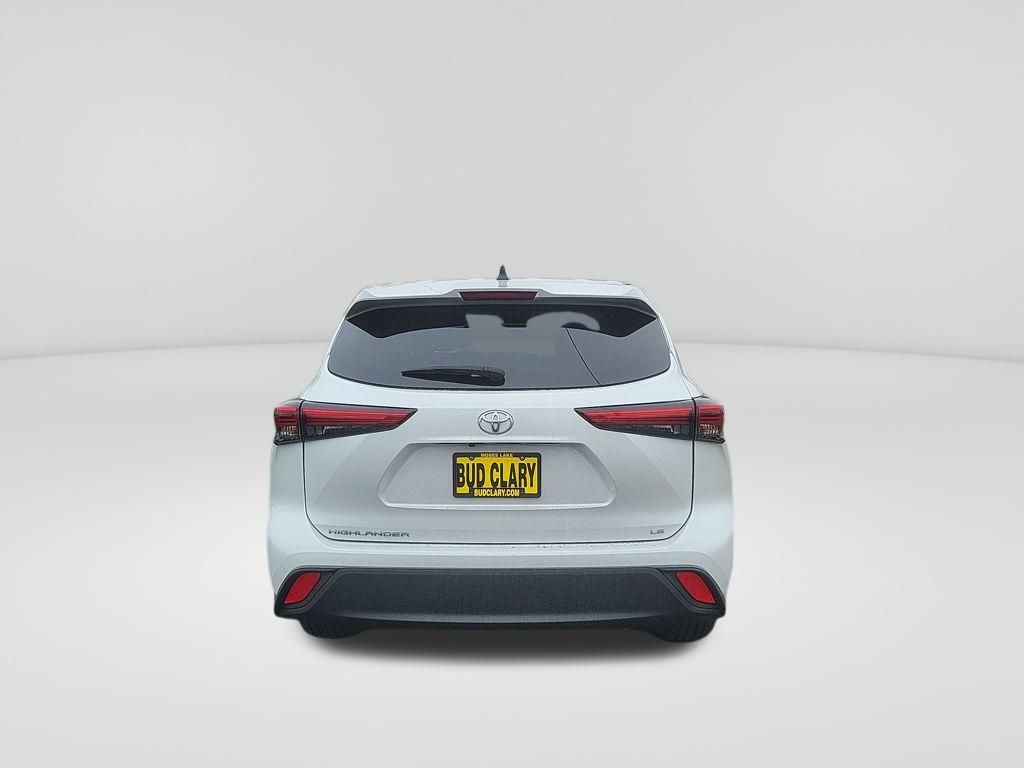 2023 Toyota Highlander LE photo 4