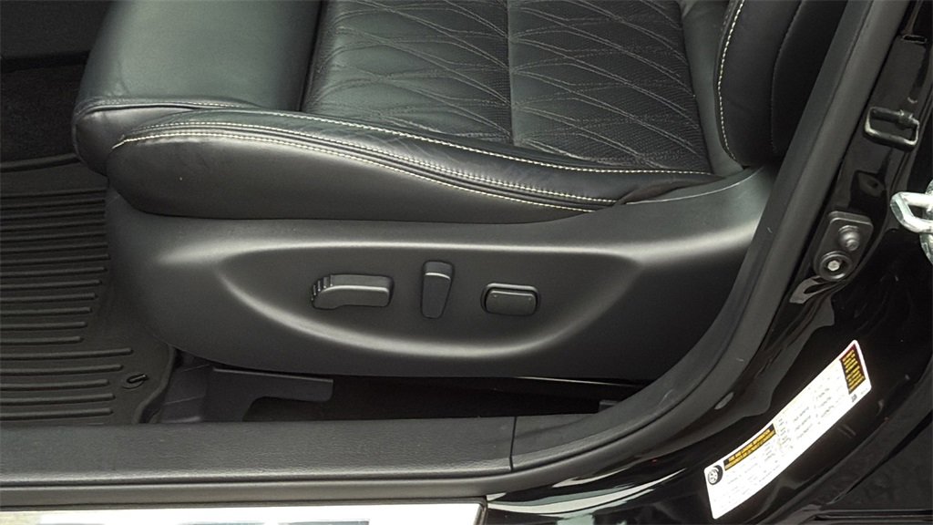 2023 Nissan Maxima Platinum photo 11