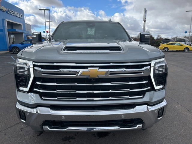 2024 Chevrolet Silverado 2500HD LTZ photo 2