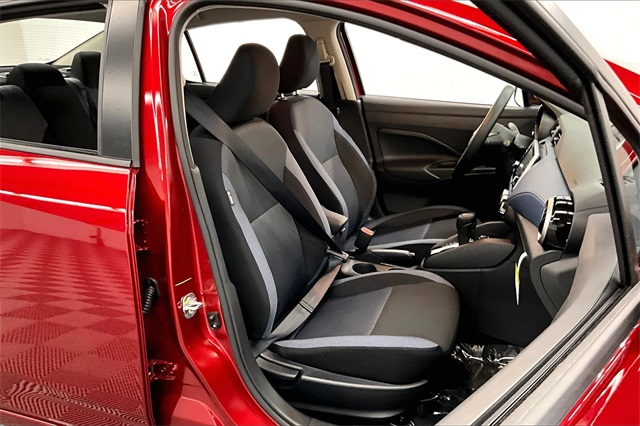 2025 Nissan Versa 1.6 SV photo 32