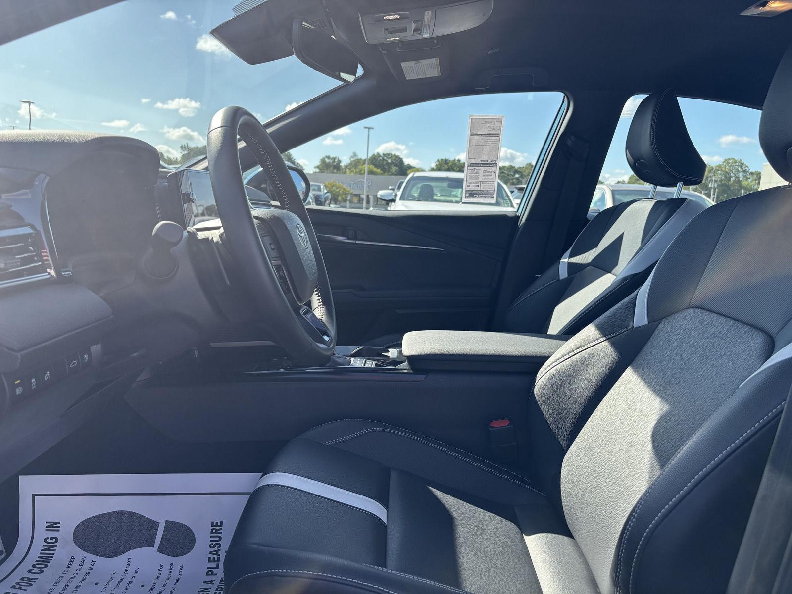 2025 Toyota Camry SE photo 15
