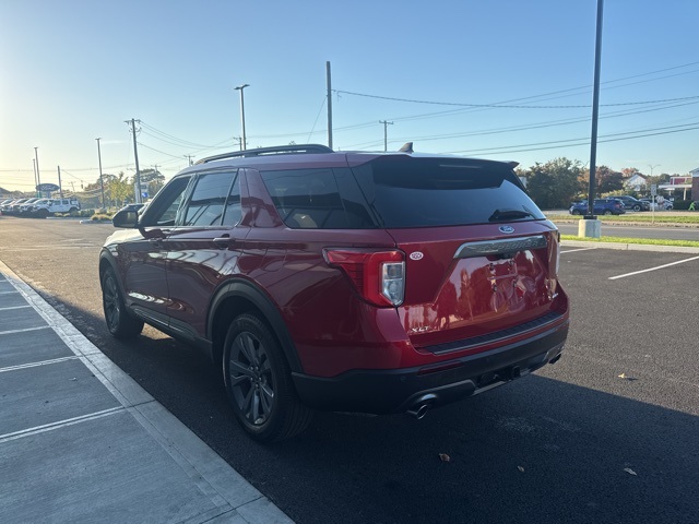 2023 Ford Explorer XLT photo 3