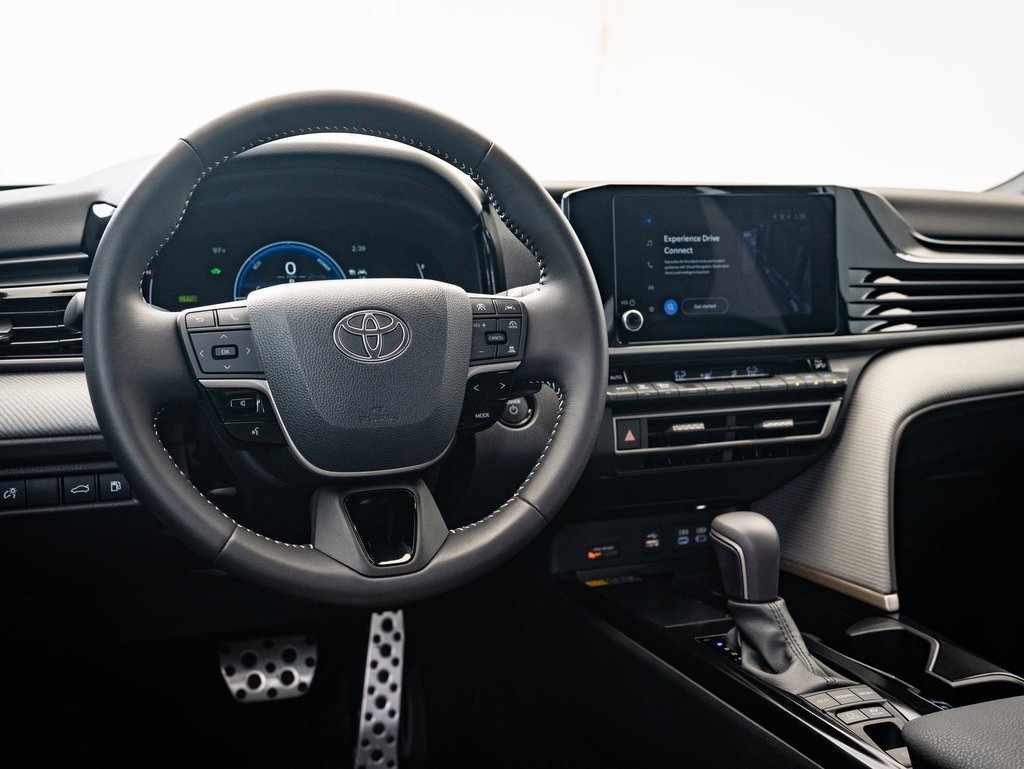 2025 Toyota Camry SE photo 4