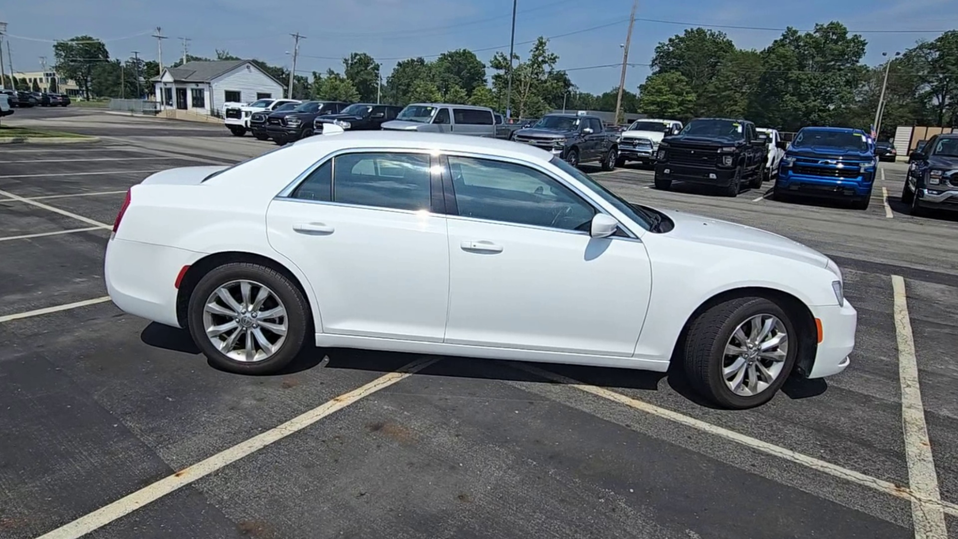 2022 Chrysler 300 Touring photo 43