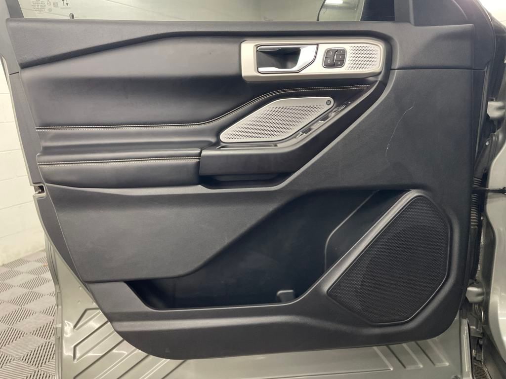 2020 Ford Explorer ST photo 11