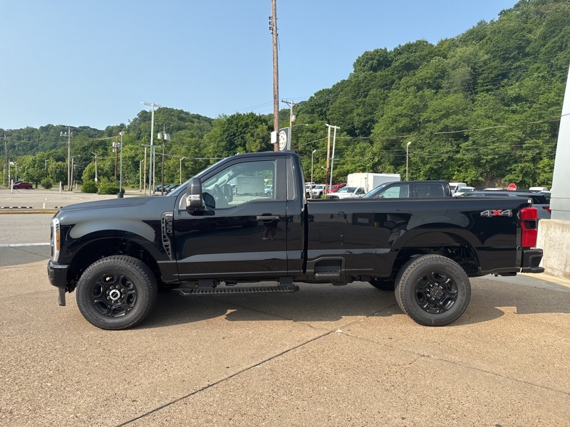 2025 Ford F-350 XL photo 4