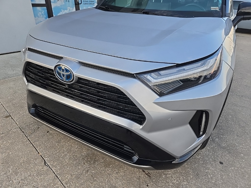 2022 Toyota RAV4 Hybrid XSE photo 18