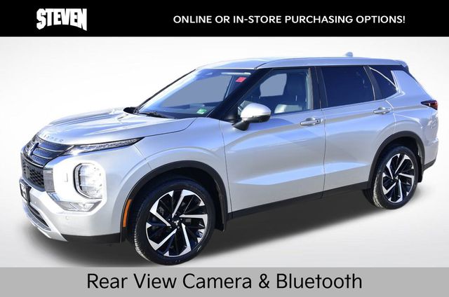 2023 Mitsubishi Outlander SE's photo
