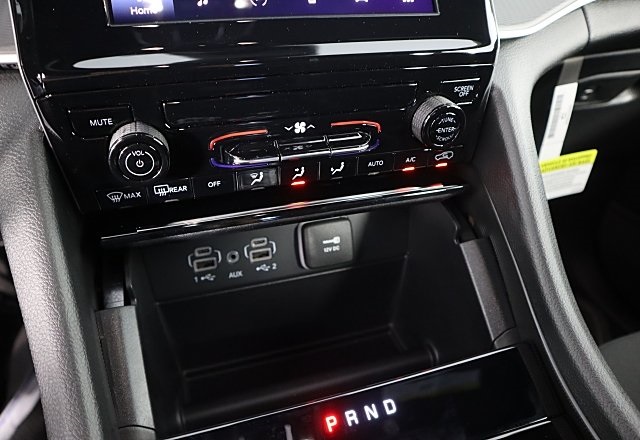 2025 Jeep Grand Cherokee Laredo photo 14