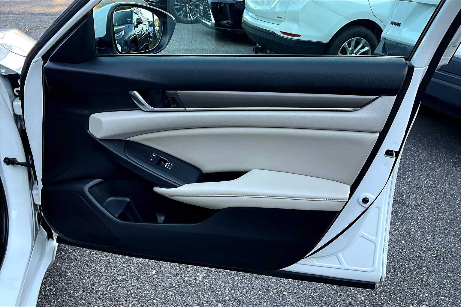 2019 Honda Accord LX 1.5T photo 20