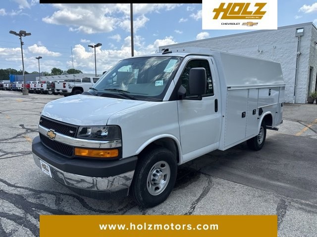 2025 Chevrolet Express Cutaway Base's photo