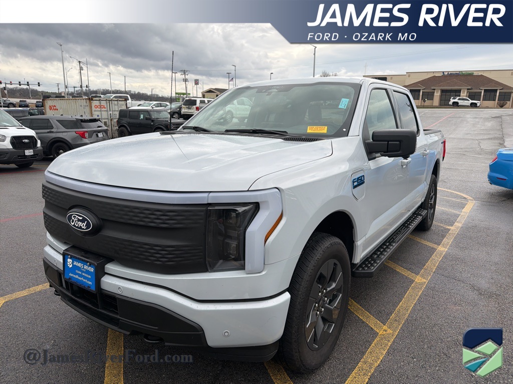 2025 Ford F-150 Lightning Flash's photo