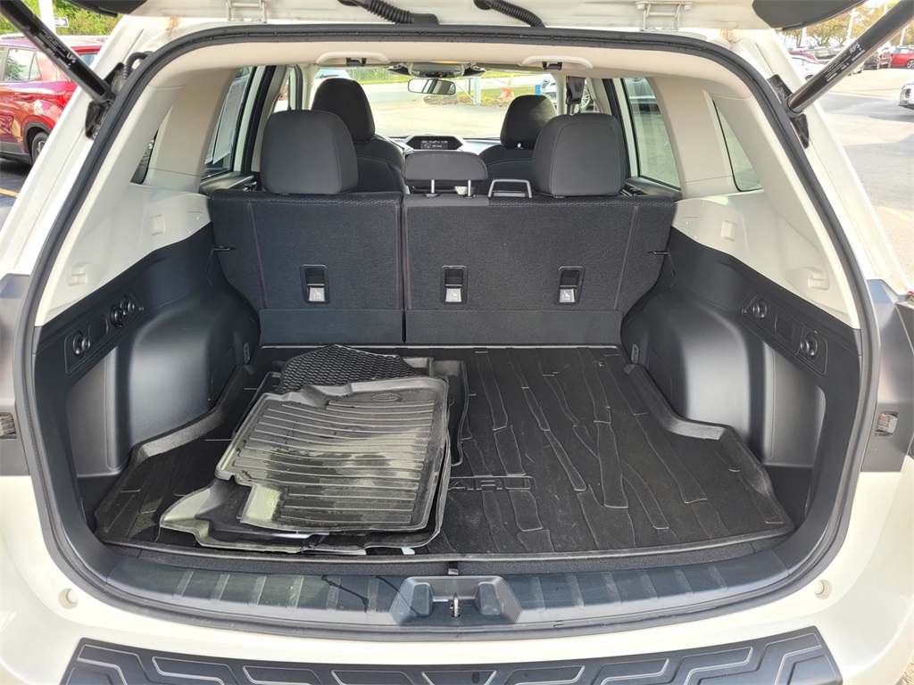 2022 Subaru Forester Premium photo 16