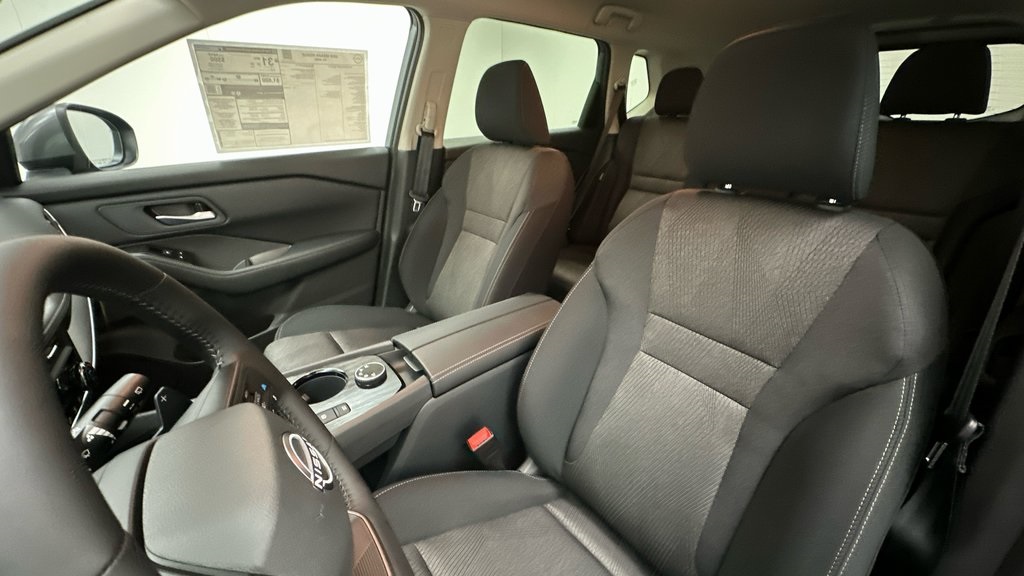 2026 Nissan Rogue SV photo 9