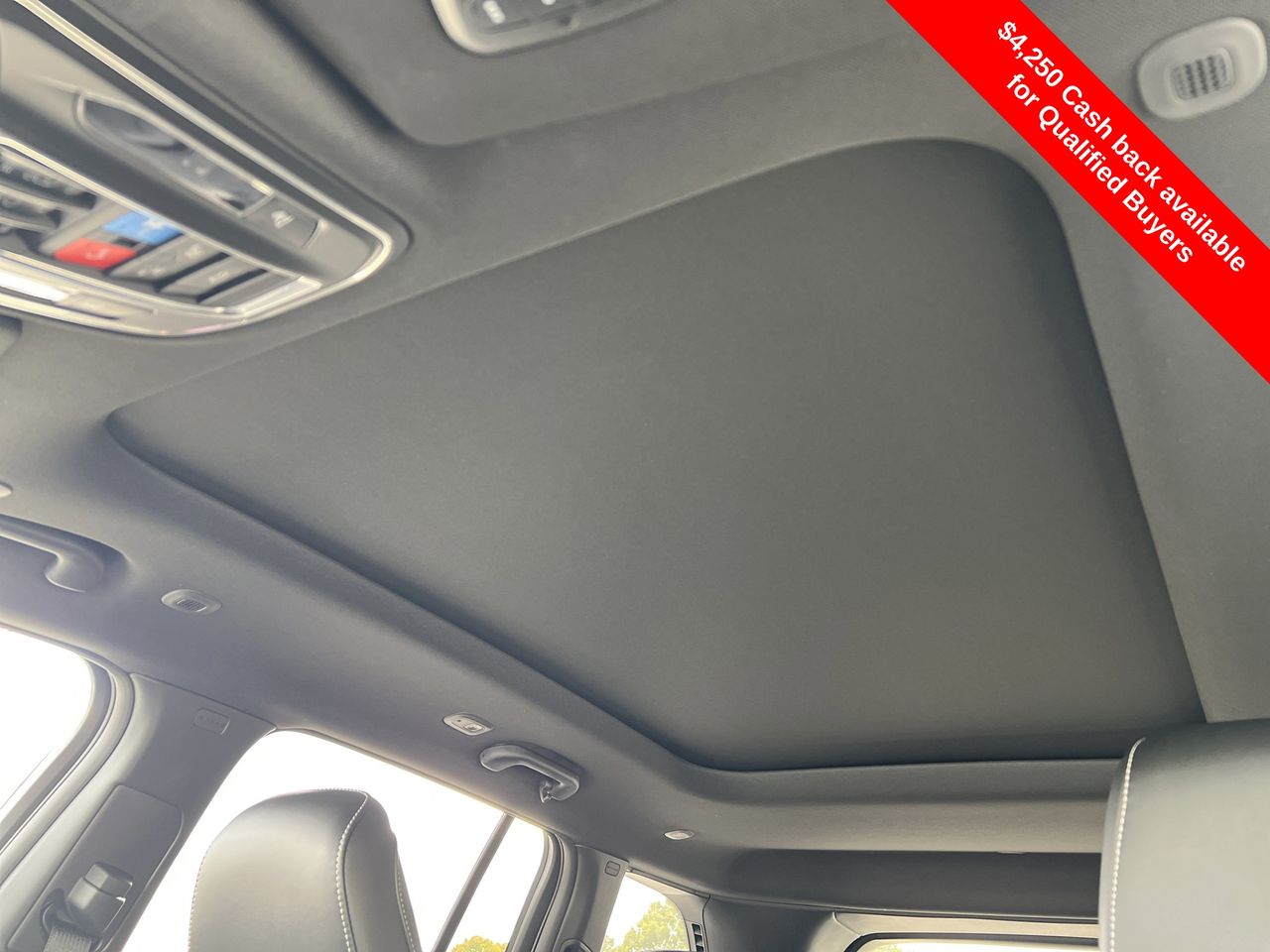 2025 Jeep Grand Cherokee Limited photo 3