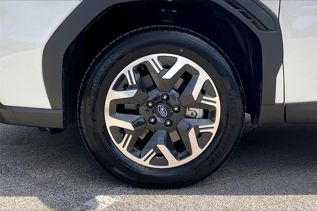 2025 Subaru Forester Base photo 8