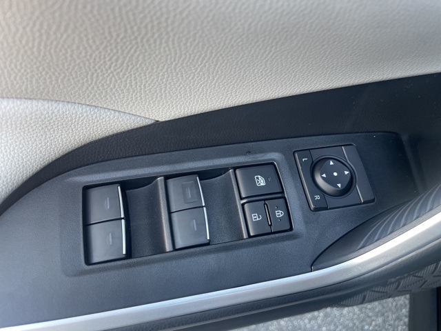 2025 Toyota RAV4 XLE photo 16