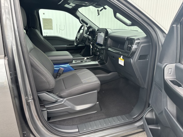 2025 Ford F-150 STX photo 2