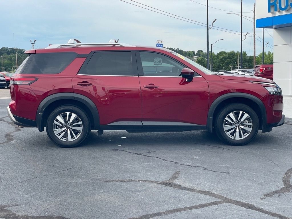 2024 Nissan Pathfinder SL photo 8